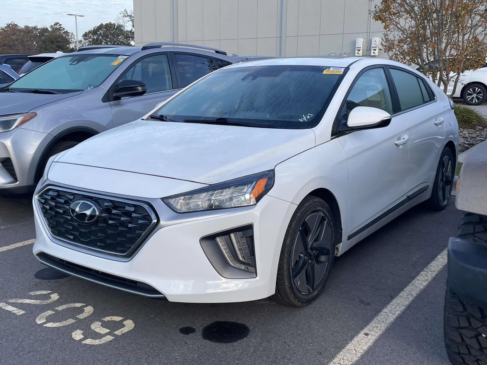 Used 2022 Ceramic White Hyundai SEL image 2