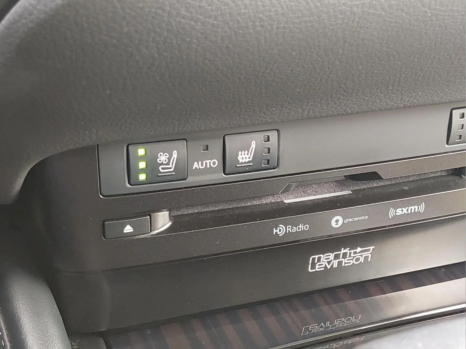 Used 2021 Silver Lining Metallic Lexus ES 300h image 27