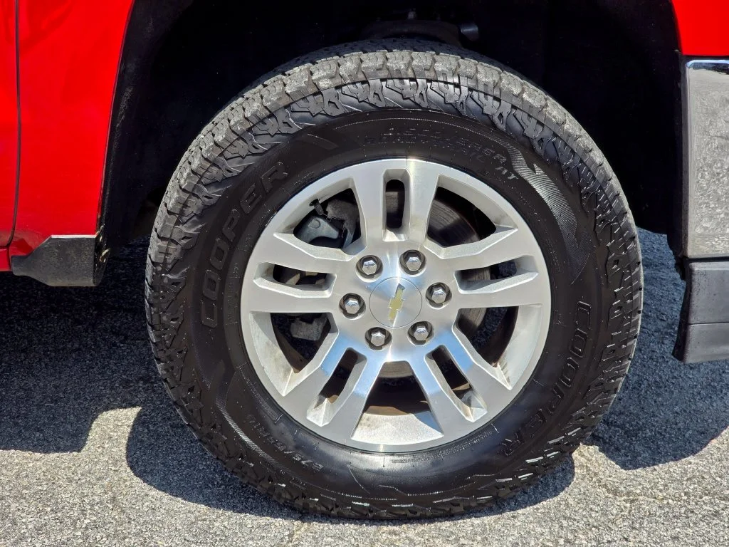 Used 2018 Red Chevrolet LT image 22