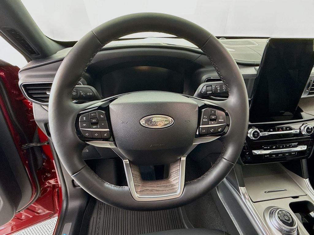Used 2023 Red Ford Platinum image 12