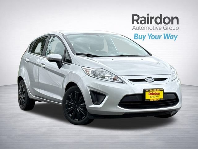 Used 2013 Ingot Silver Metallic Ford SE image 1
