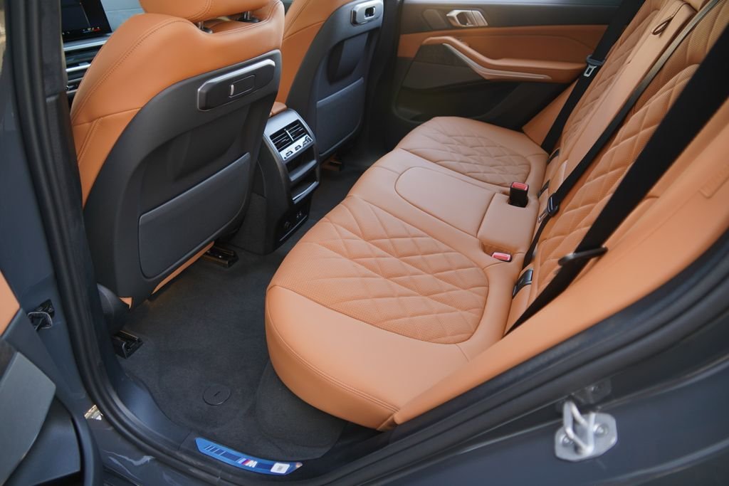 New 2026 Dravit Grey Metallic BMW xDrive50e image 19