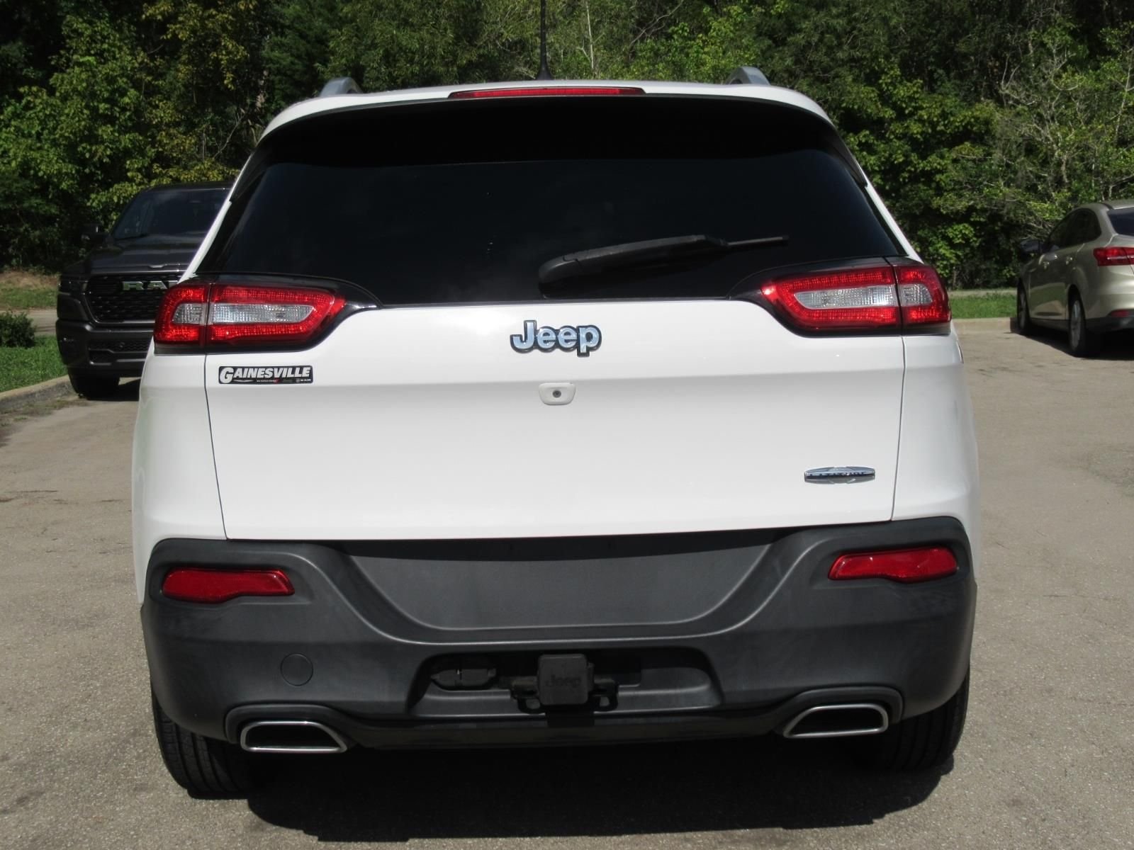 Used 2018 White Jeep Latitude Plus image 6