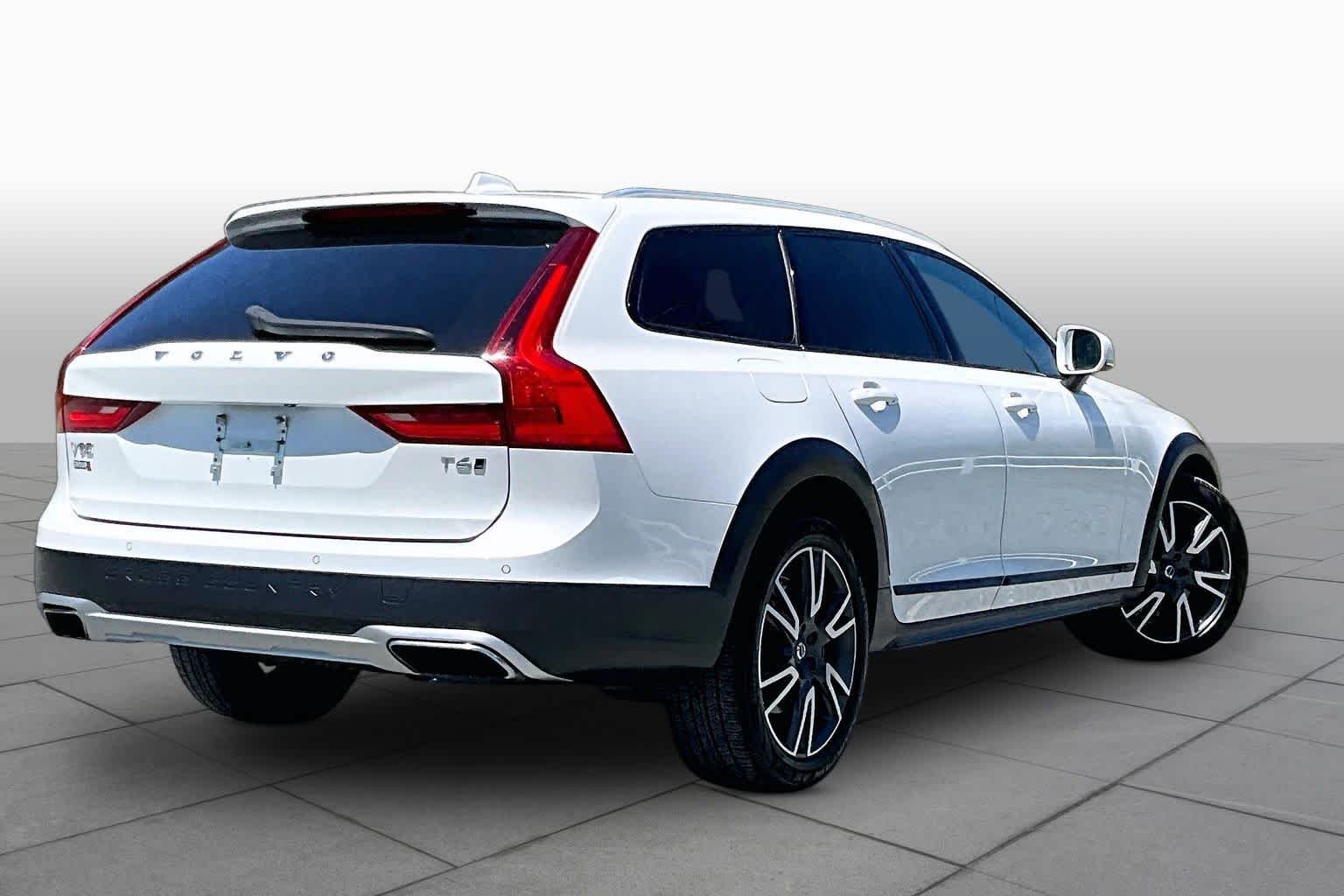 Used 2020 Crystal White Pearl Metallic Volvo  image 13