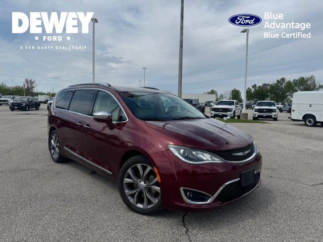 2020 Chrysler Pacifica Limited's photo