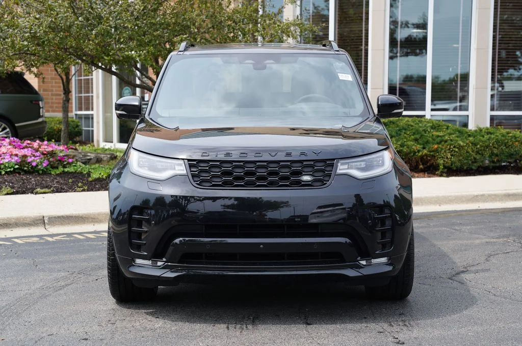 New 2026 Santorini Black Land Rover Dynamic SE image 4