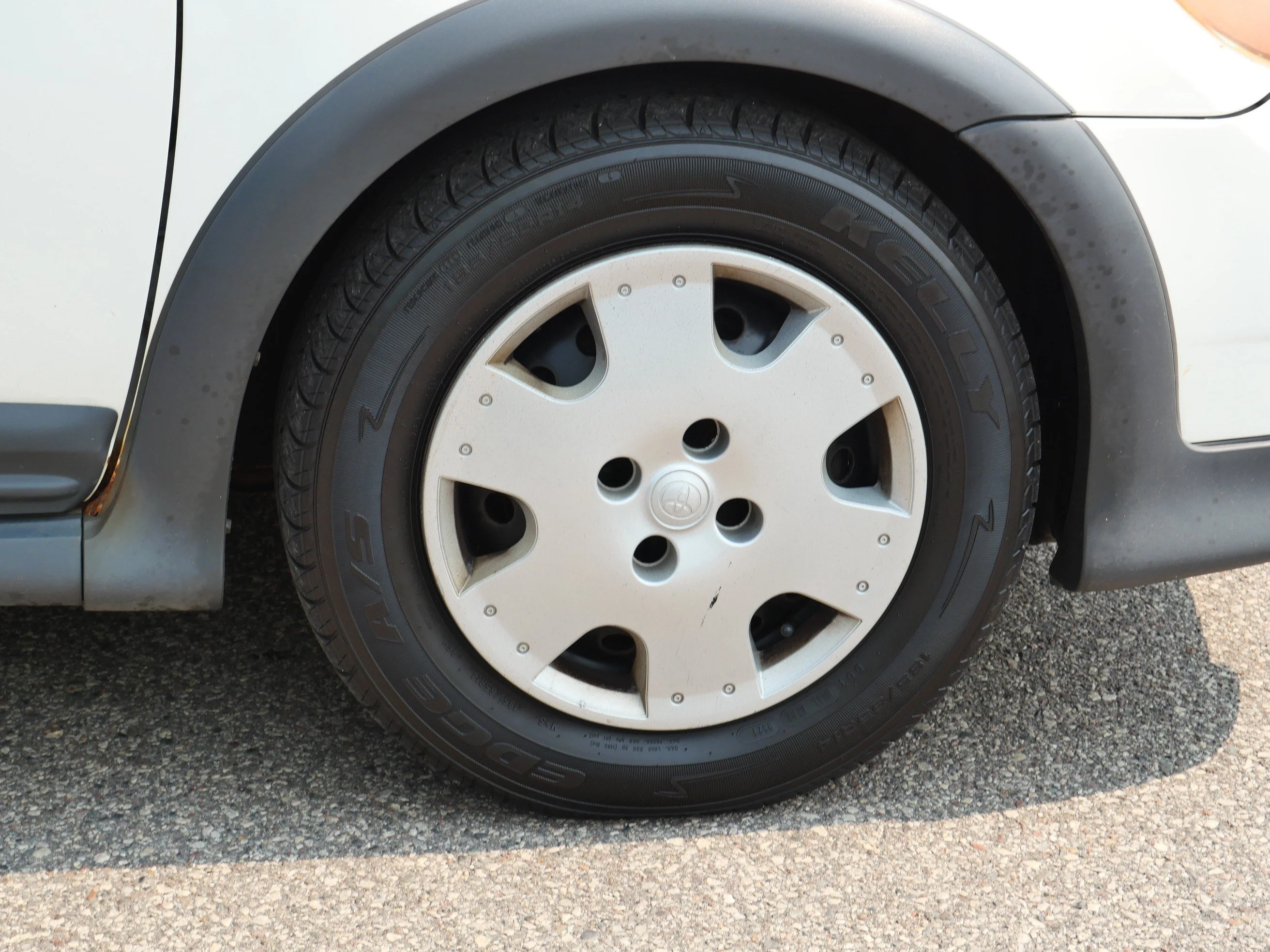 Used 2002 Polar White Toyota  image 15