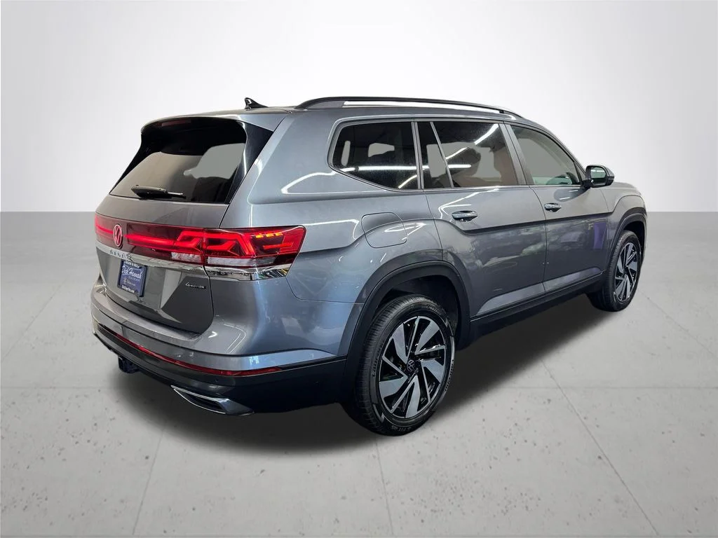 Used 2024 Gray Volkswagen 2.0T SE w/Technology image 8