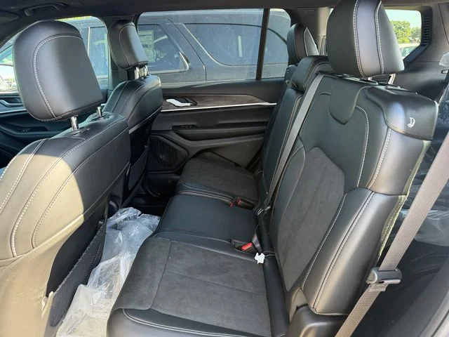 New 2026 Silver Zynith Exterior Paint Jeep Laredo image 25