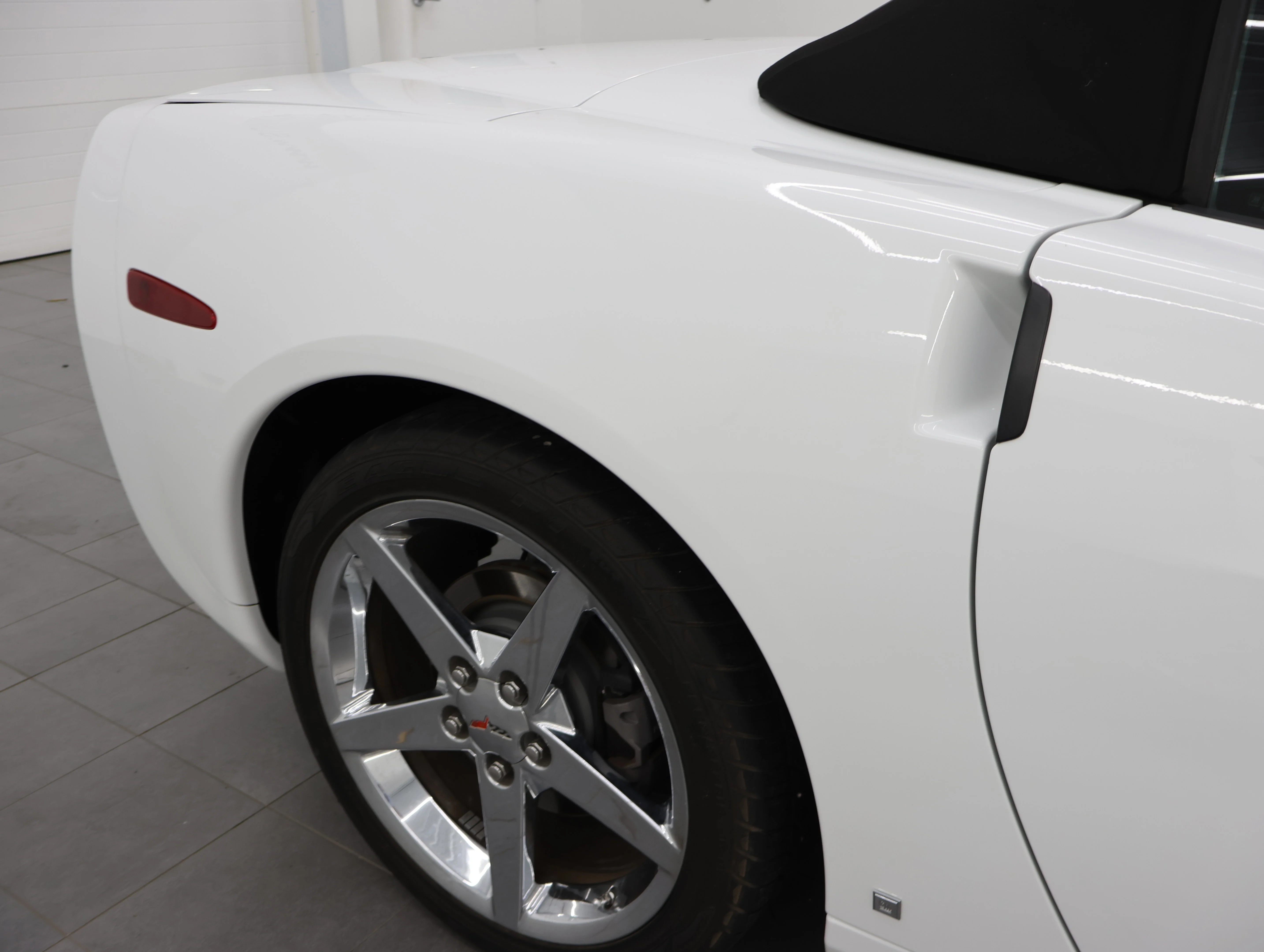 Used 2007 Arctic White Chevrolet Base image 23