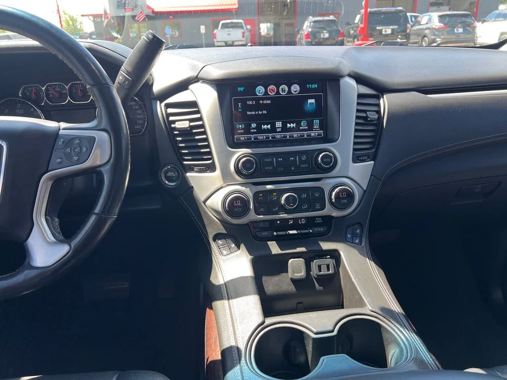Used 2019 White GMC SLT image 35