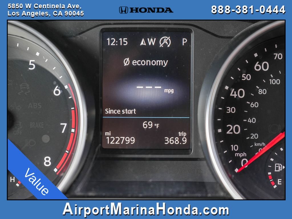 Used 2018 Pearl Metallic Volkswagen 2.0T SEL image 29