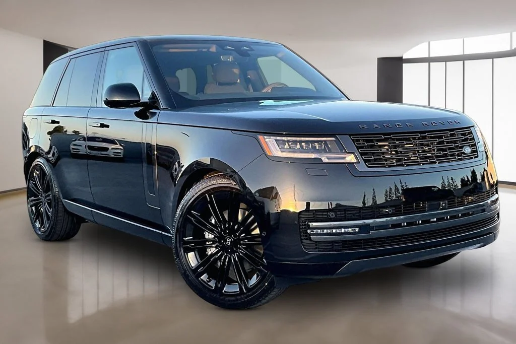 New 2027 Santorini Black LAND ROVER SE image 2