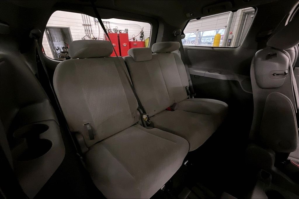 Used 2019 White Toyota LE image 32