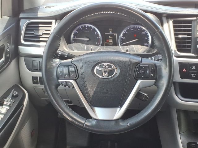 Used 2015 Silver Toyota Limited image 19