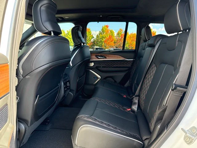New 2027 Bright White Clearcoat Jeep Summit image 10
