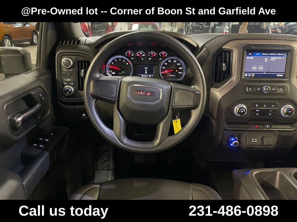 Used 2020 White GMC Base image 17