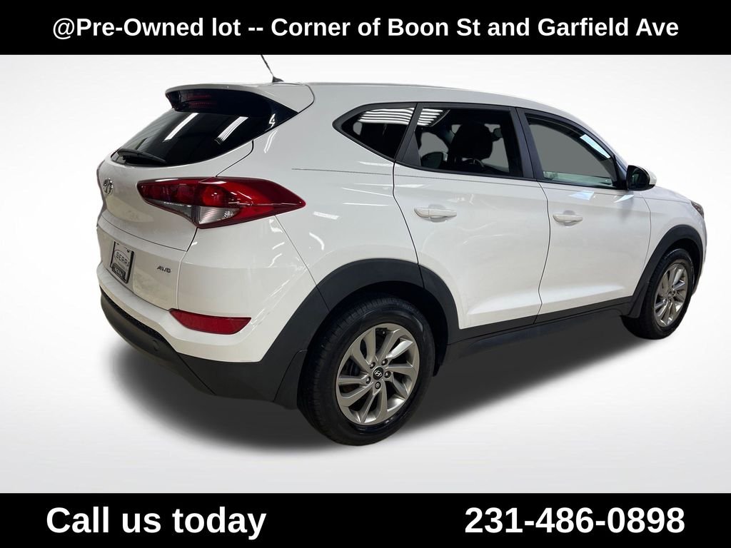 Used 2018 White Hyundai SE image 7