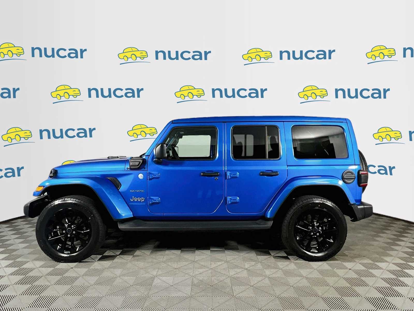 Used 2024 Hydro Blue Pearlcoat Jeep Sahara image 4