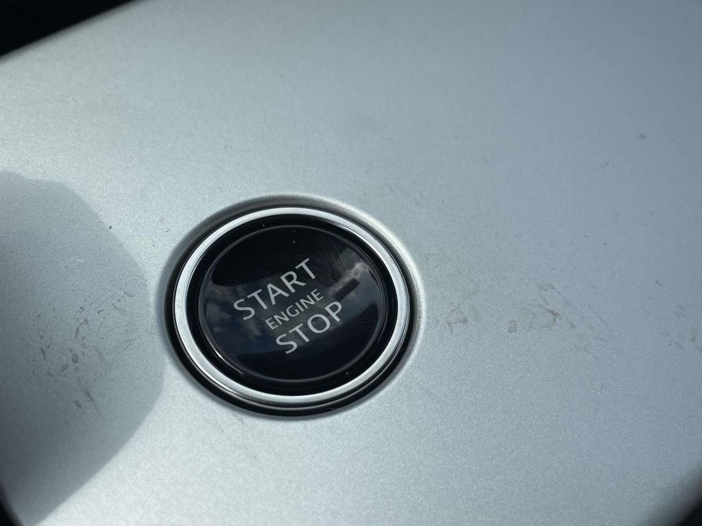 New 2026 Carpathian Grey Land Rover SE image 39