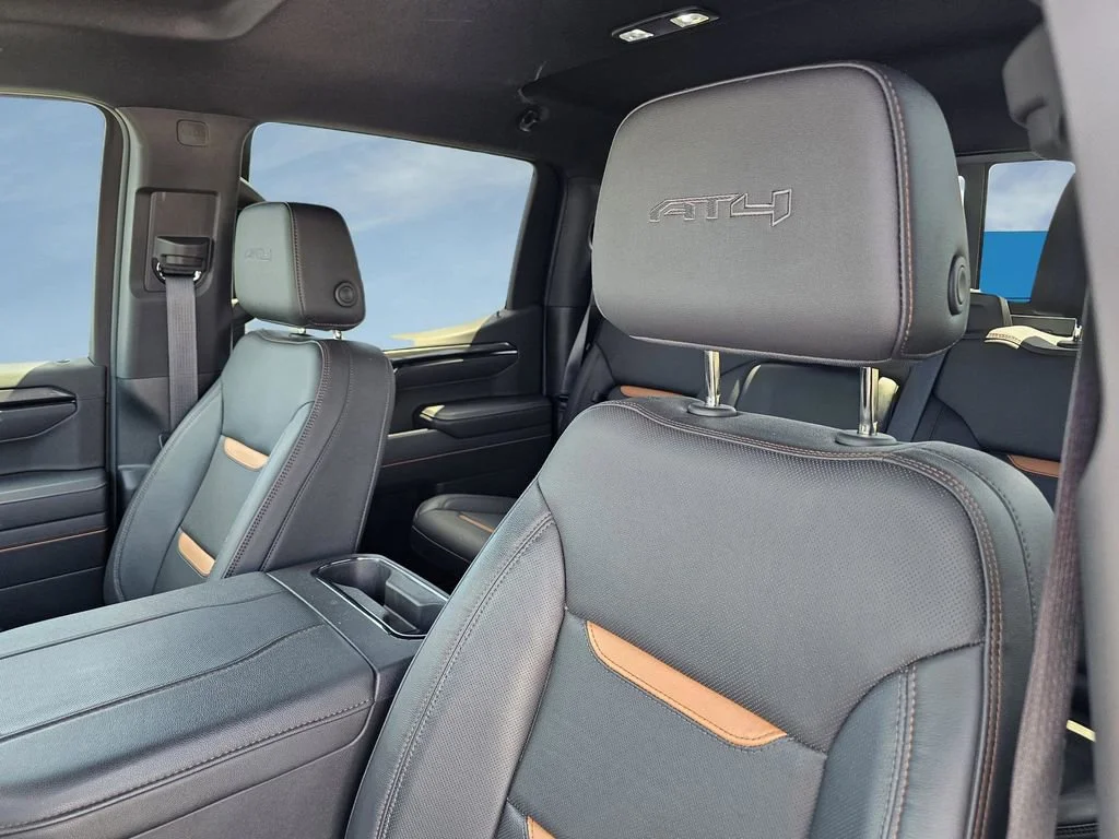 Used 2025 Sterling Metallic GMC AT4 image 18