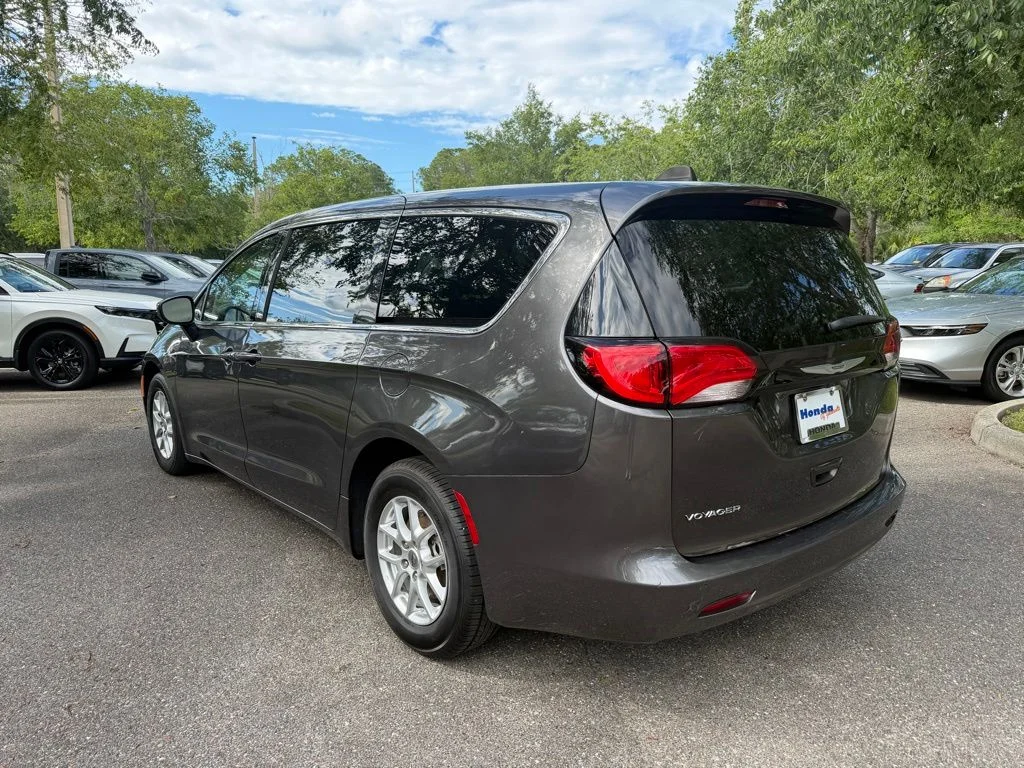 Used 2023 Crystal Metallic Chrysler LX image 4