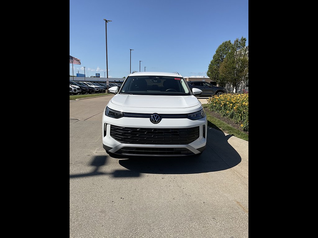 New 2026 Pure White Volkswagen SE 4Motion image 2