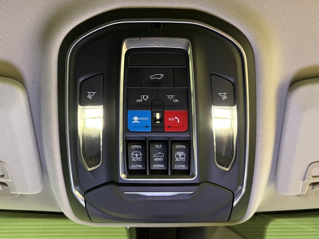 Used 2021 White Jeep Limited 4x4 image 10