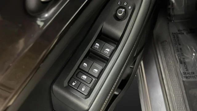 Used 2022 Gray Metallic Jeep Altitude image 20