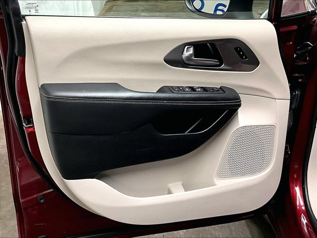 Used 2023 Red Chrysler Touring L image 9