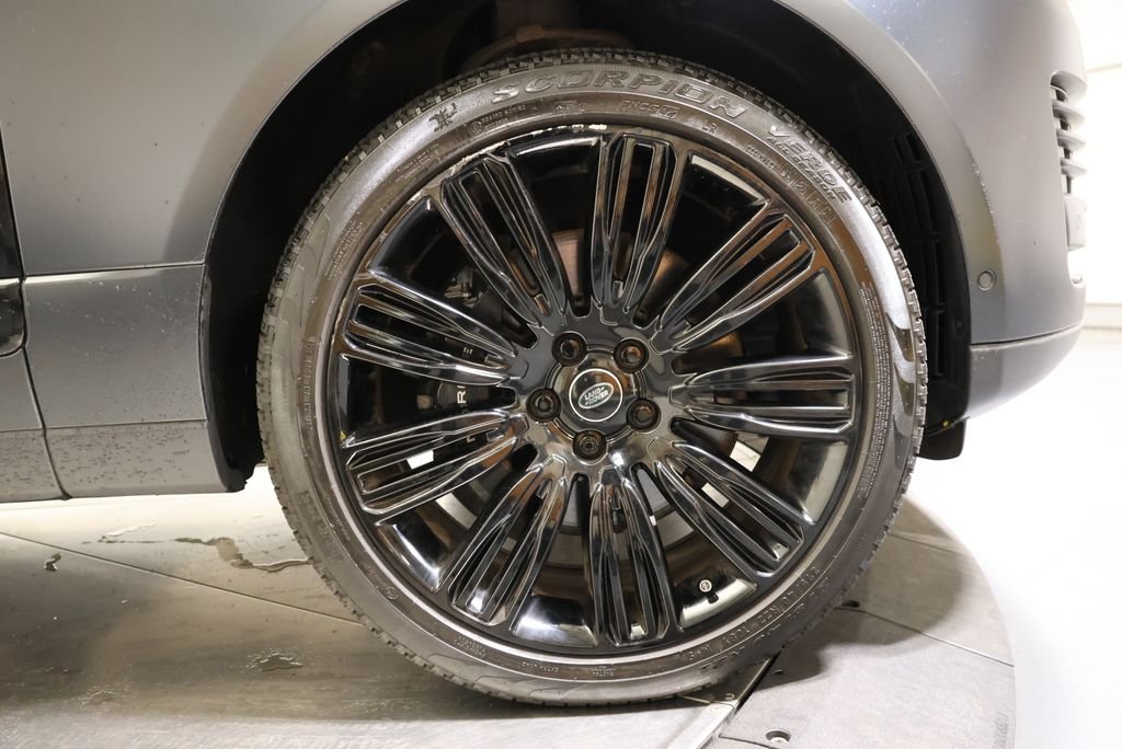 Used 2019  Land Rover 5.0L V8 Supercharged image 12