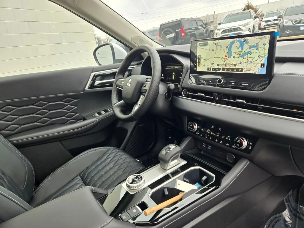 2026 Mitsubishi Outlander SEL - Photo 6