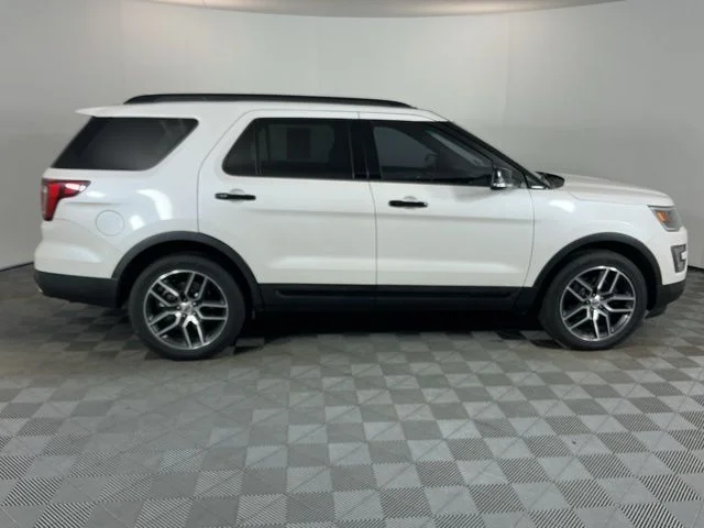 Used 2016 White Ford Sport image 4