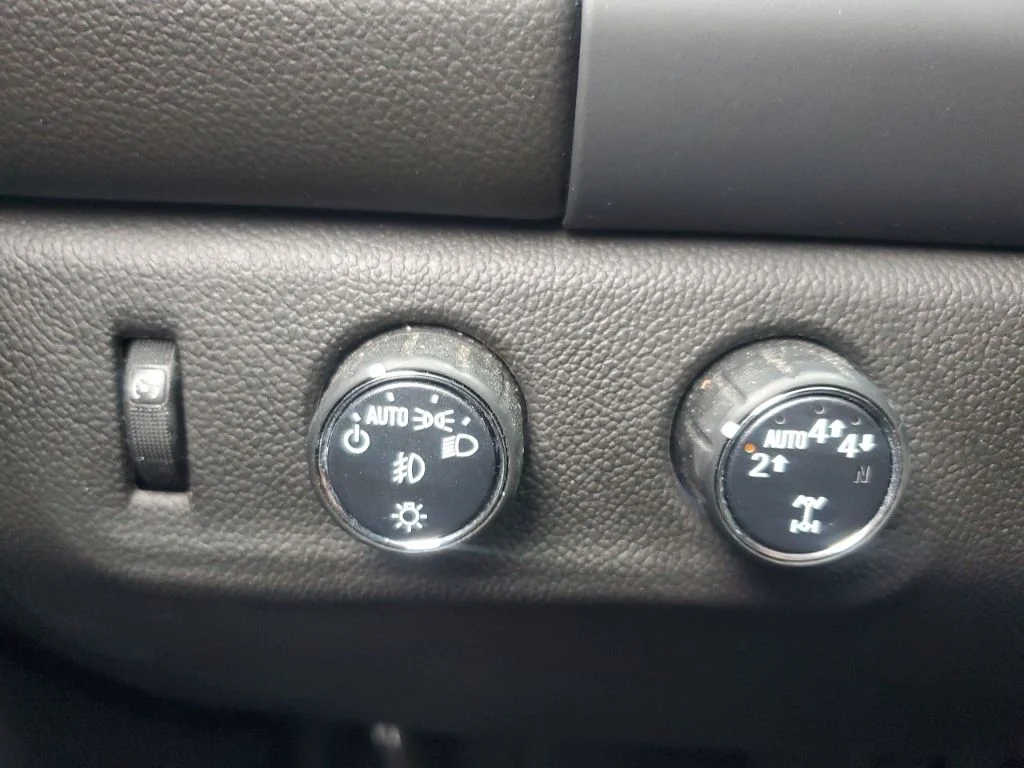 Used 2022 Beige GMC AT4 w/Leather image 25