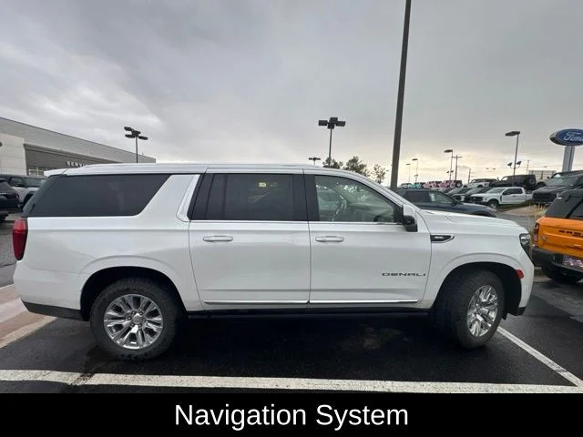 Used 2022 White GMC Denali image 3