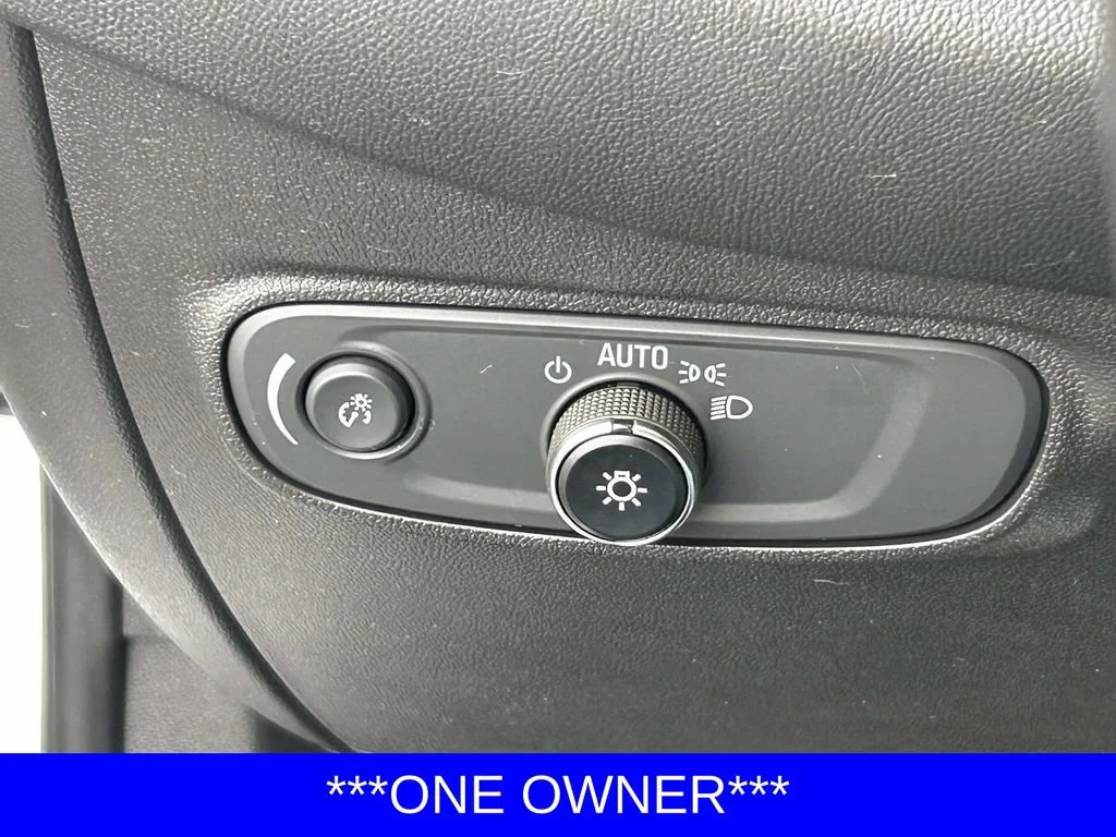 Used 2022 Iridescent Pearl Tricoat Chevrolet LT image 26