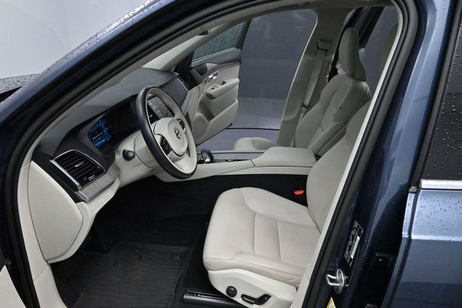 Used 2023 Denim Blue Metallic Volvo Plus image 13