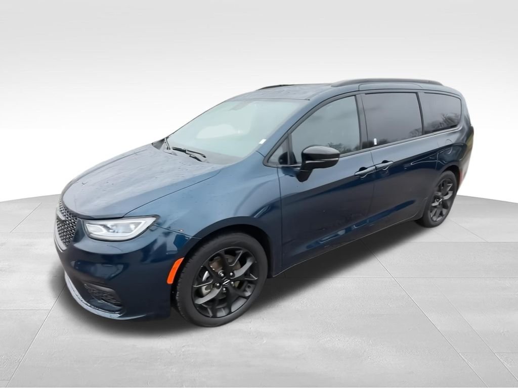 Used 2025 Blue Chrysler Limited image 4