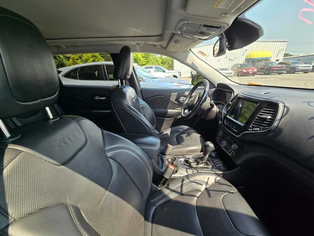 Used 2019 White Jeep Limited image 9