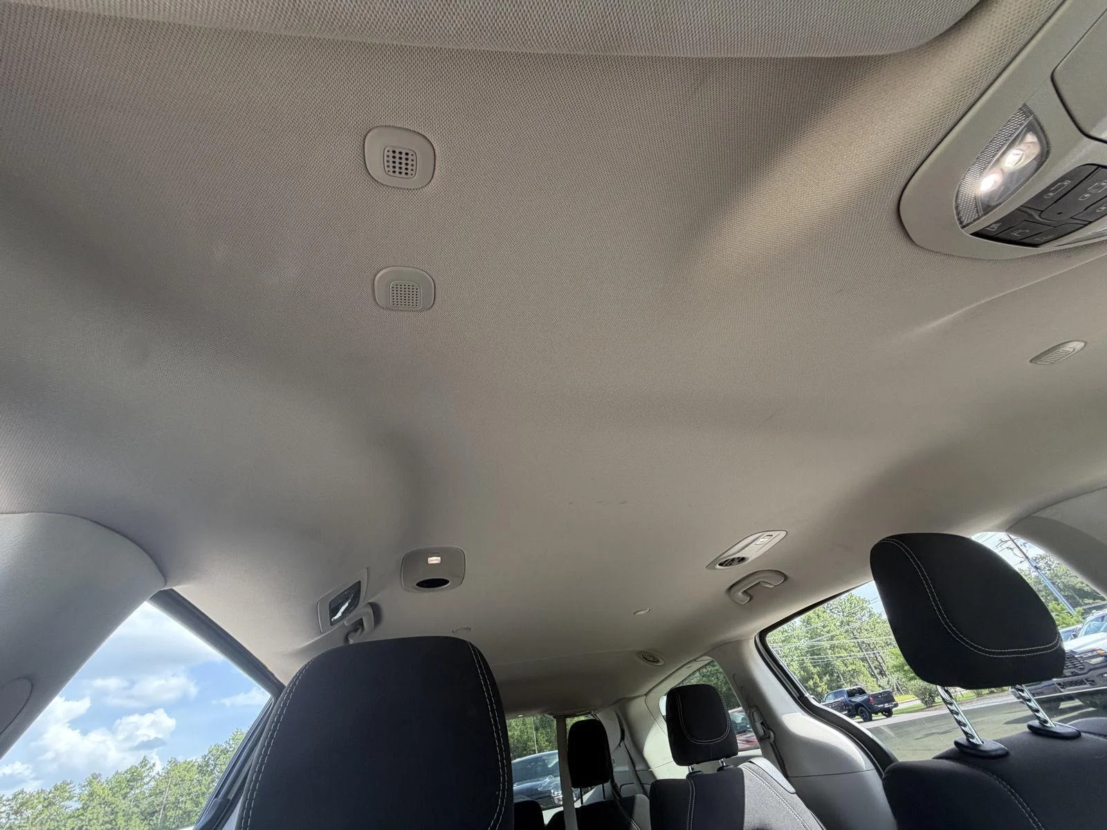 Used 2023 Silver Mist Clearcoat Chrysler LX image 20