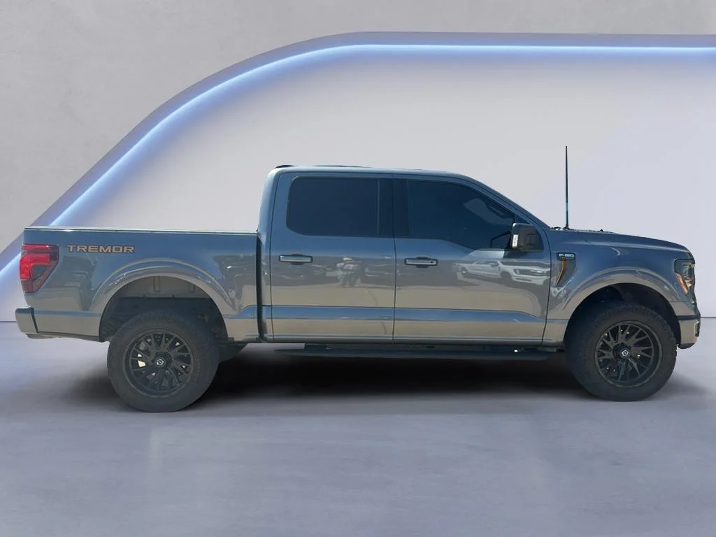 Used 2025  Ford Tremor image 8