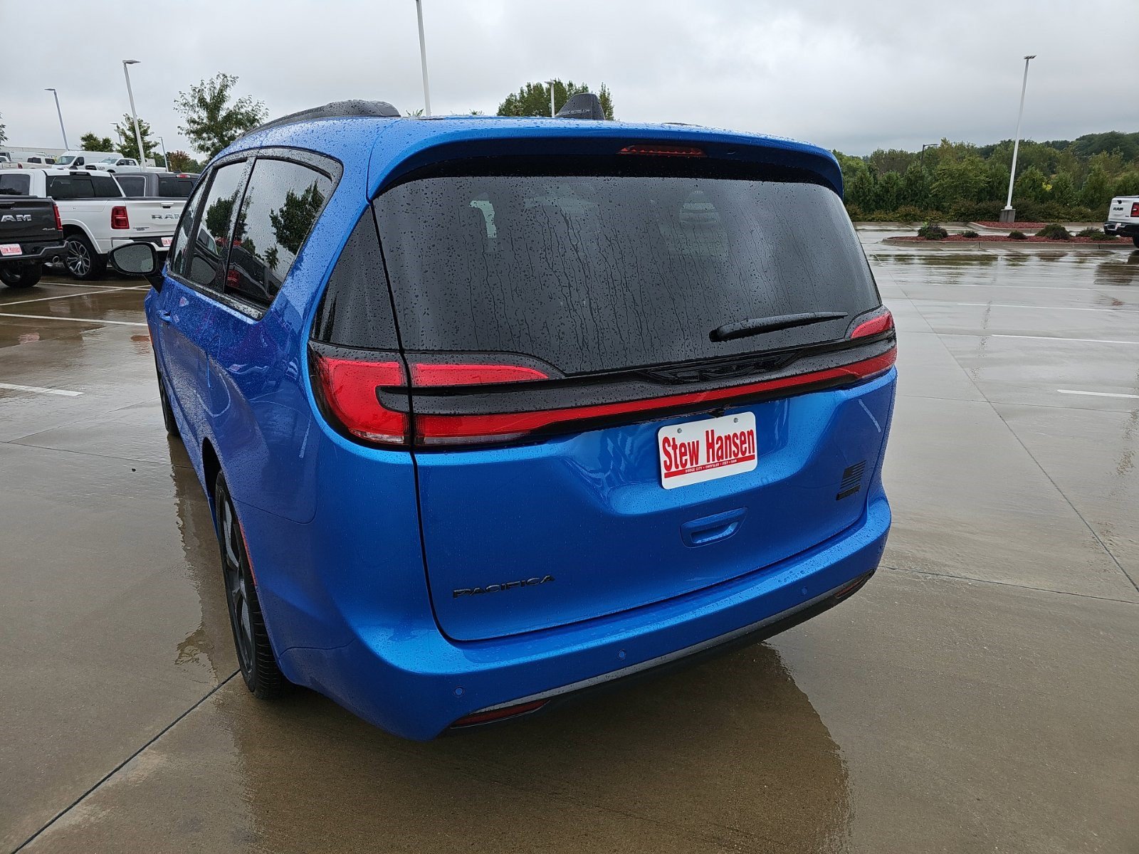 New 2027 Hydro Blue Pearlcoat Chrysler Select image 3