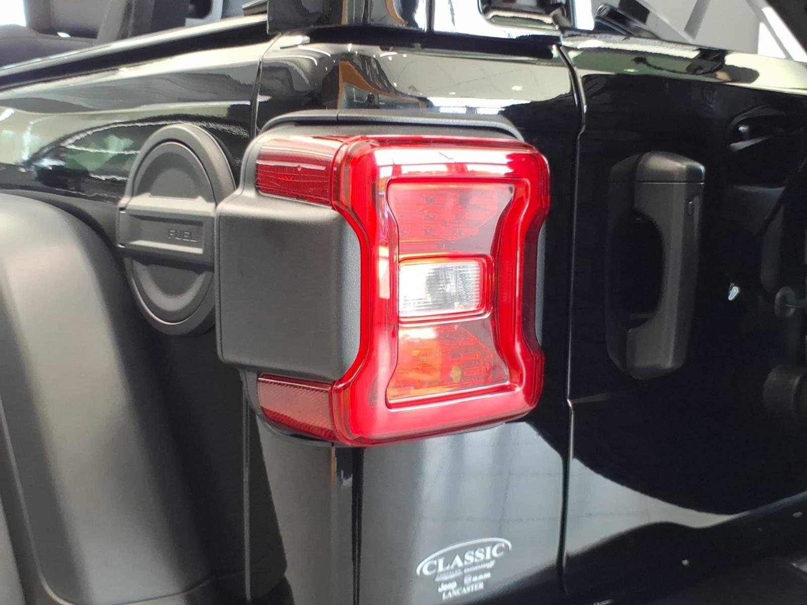 New 2026 Black Clear-Coat Exterior Paint Jeep  image 17