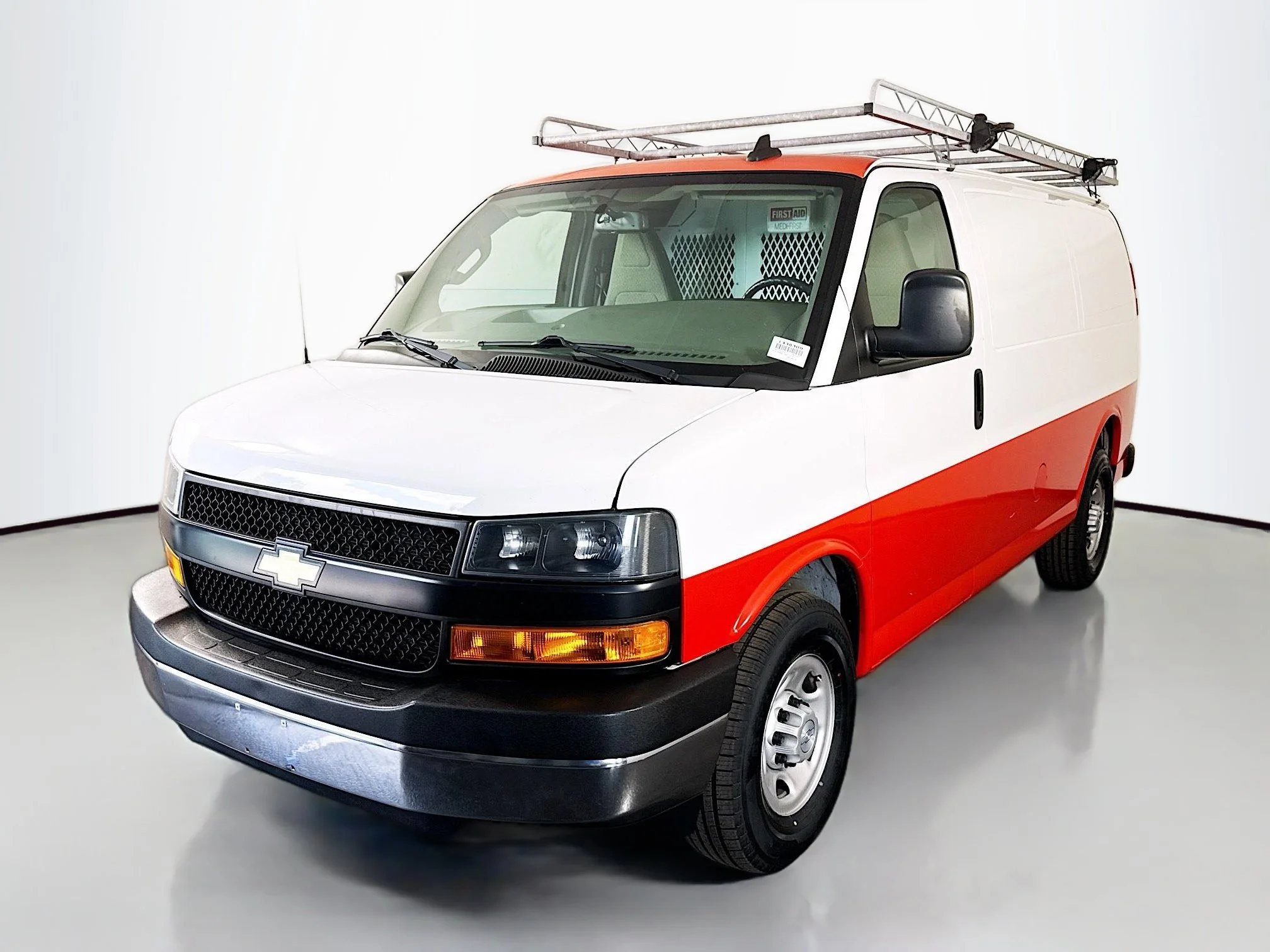 Used 2018 Summit White Chevrolet Work Van image 3