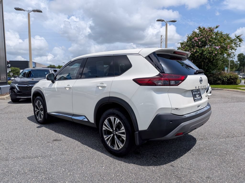 Used 2021 White Nissan SV image 5