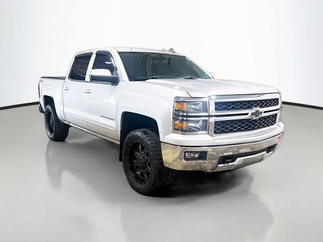 Used 2015 SILVER ICE METALLIC Chevrolet LT image 3