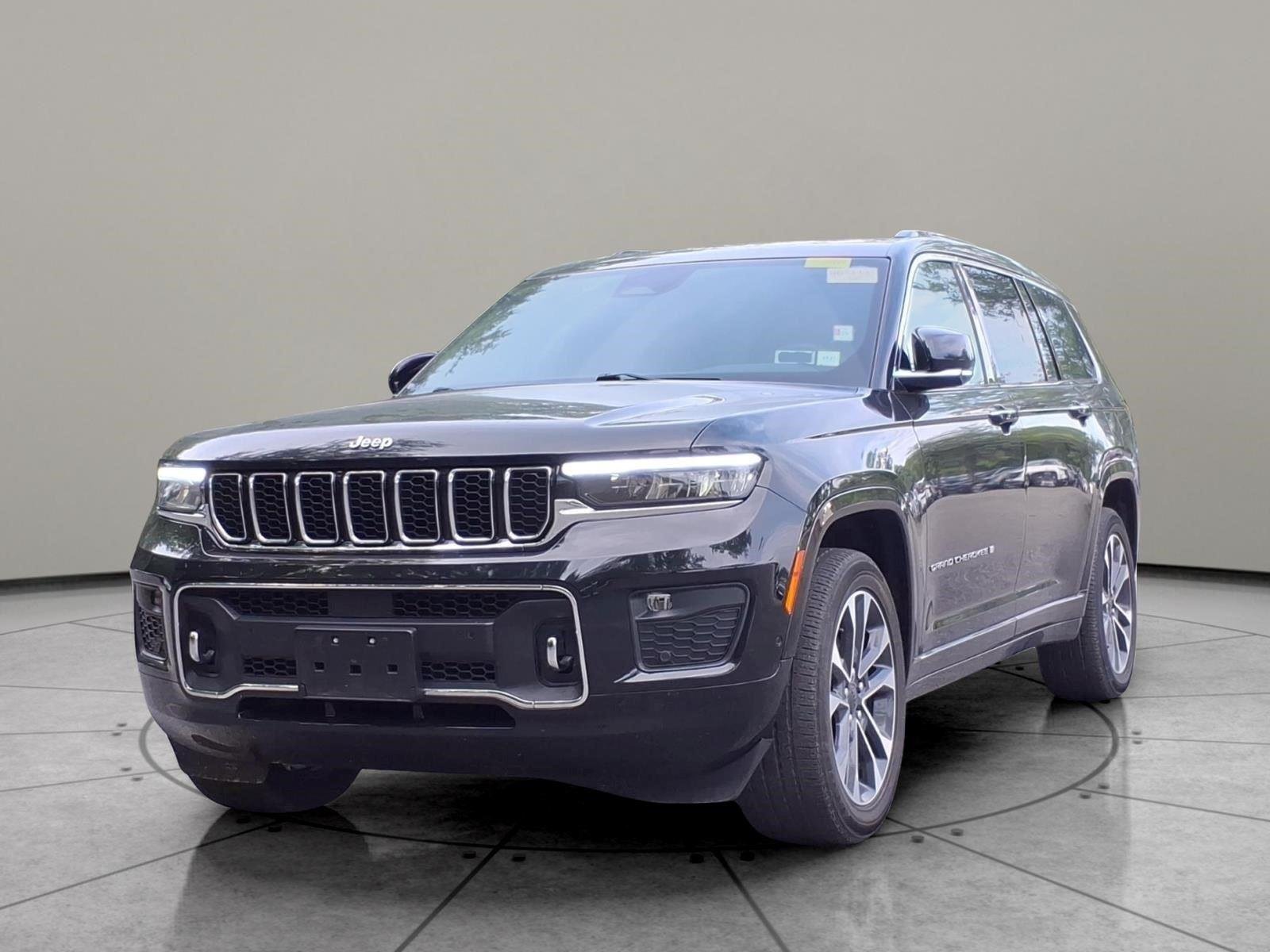 Used 2023 Diamond Black Crystal Pearlcoat Jeep Overland image 1