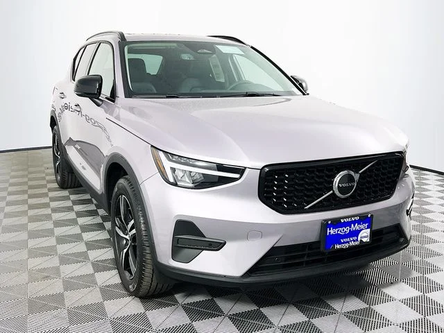 2026 Volvo XC40 B5 Core Dark AWD's photo