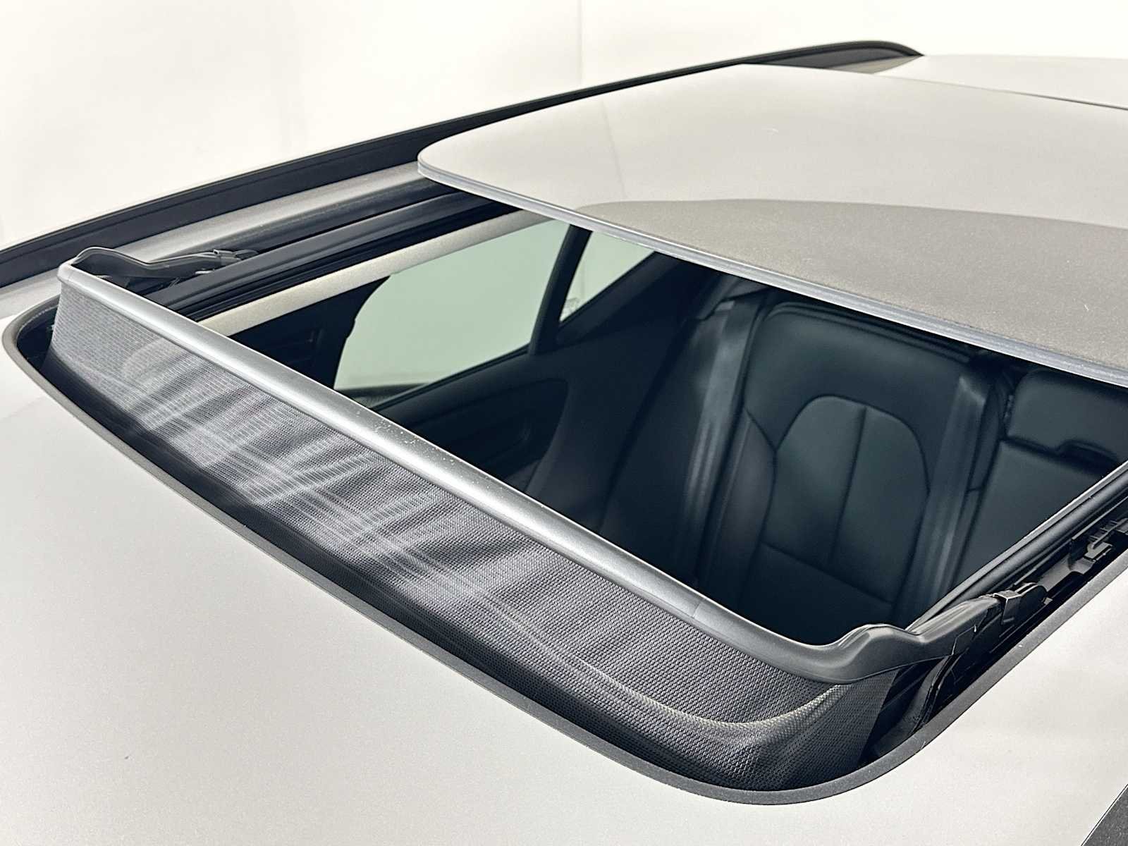 2025 Volvo XC40 Plus - Photo 20