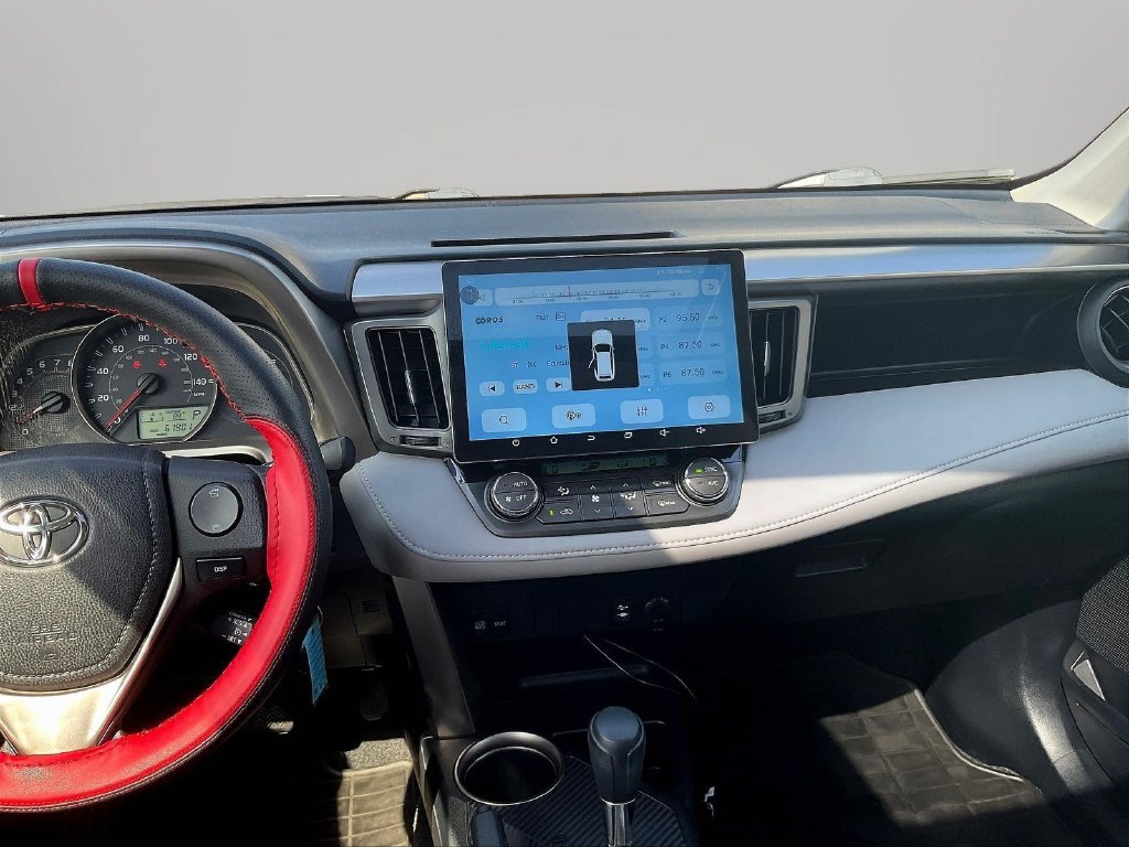 Used 2013 Green Toyota XLE image 11